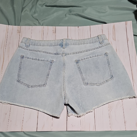 No Boundaries Blue Jean Shorts Distressed Light Wash - Picture 5 of 8